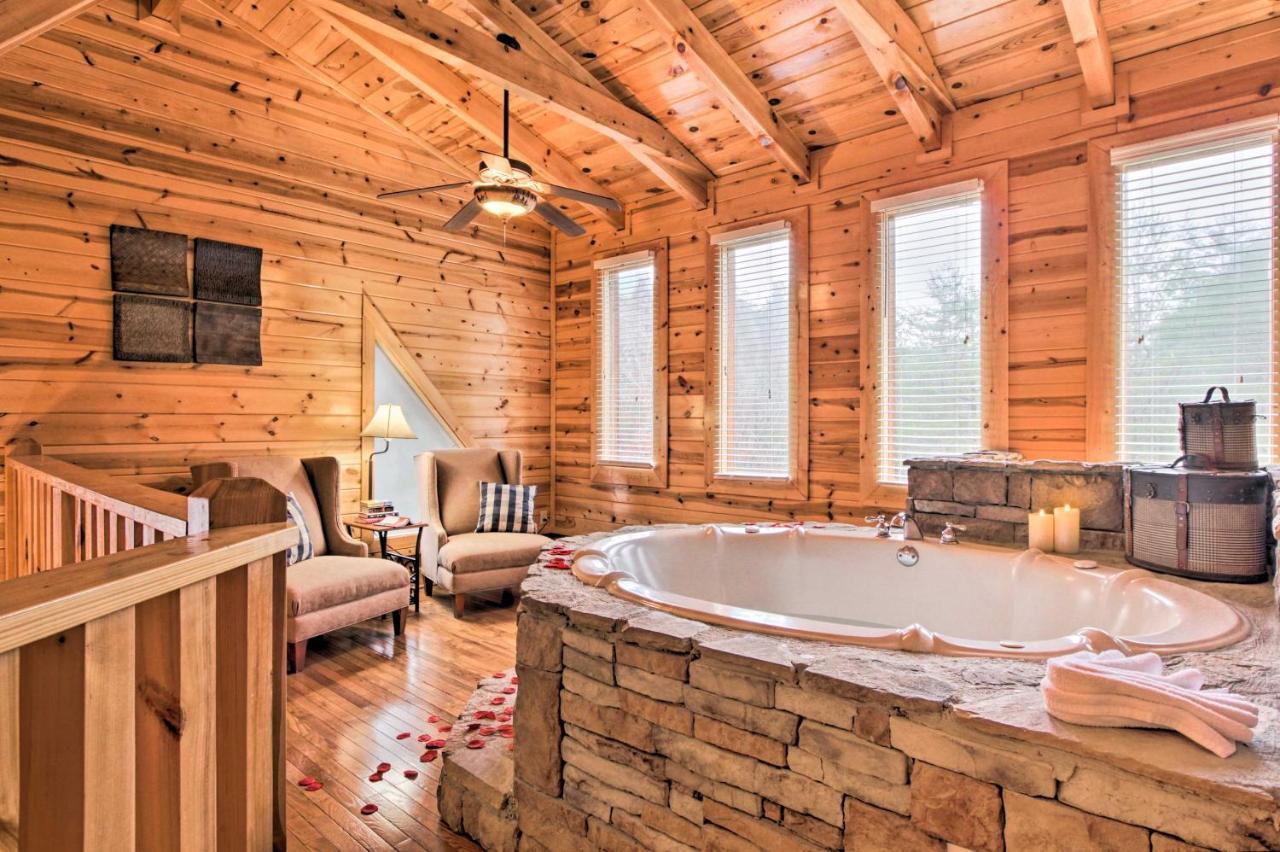 Cabin With Hot Tub About 2 Mi To Island In Pigeon Forge! Екстериор снимка