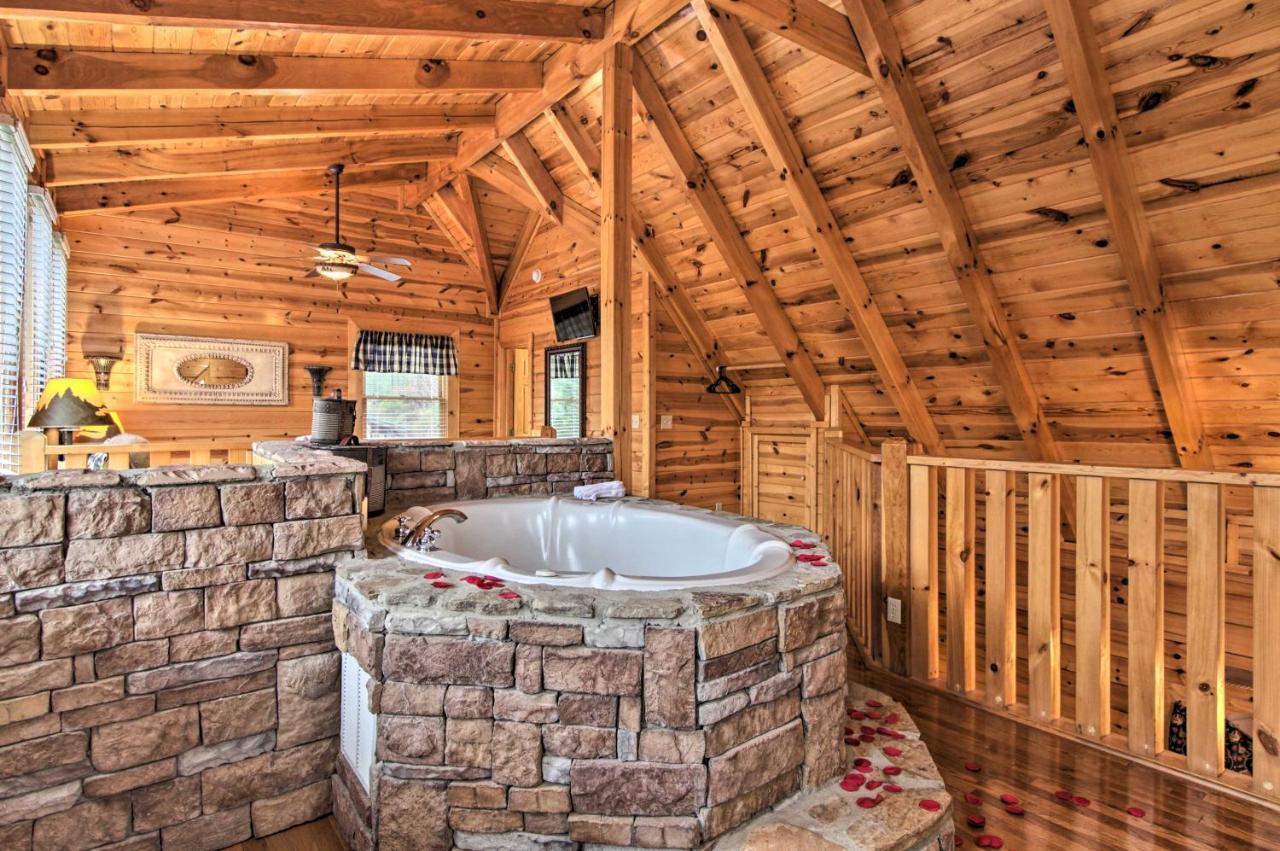 Cabin With Hot Tub About 2 Mi To Island In Pigeon Forge! Екстериор снимка